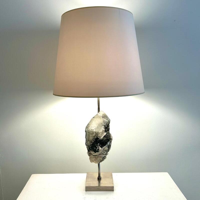 QUARTZ TABLE LAMP
